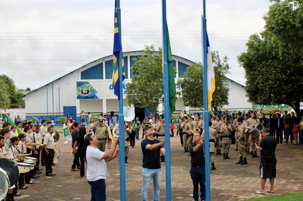 Desfile Cívico marca o início das festividades em comemoração aos 61 anos de emancipação política de Alvorada-TO