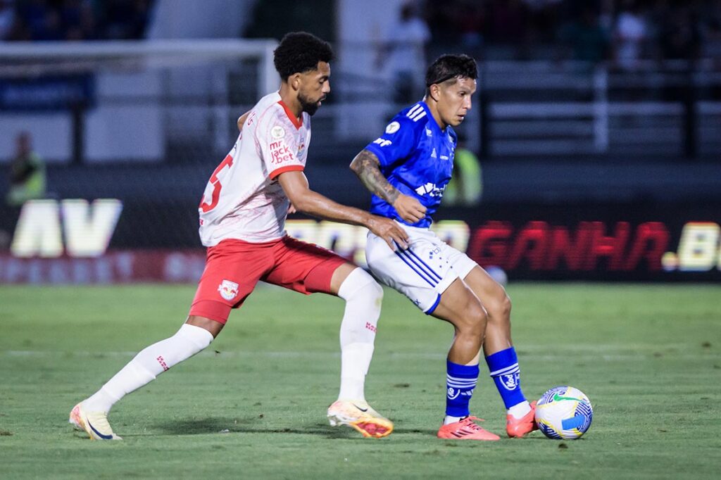 Bragantino e Cruzeiro empatam e seguem com objetivos distantes no Brasileirão bragantino-e-cruzeiro-empatam-e-seguem-com-objetivos-distantes-no-brasileirao