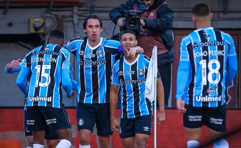 Grêmio vence São Paulo e respira na luta contra o rebaixamento gremio-vence-sao-paulo-e-respira-na-luta-contra-o-rebaixamento