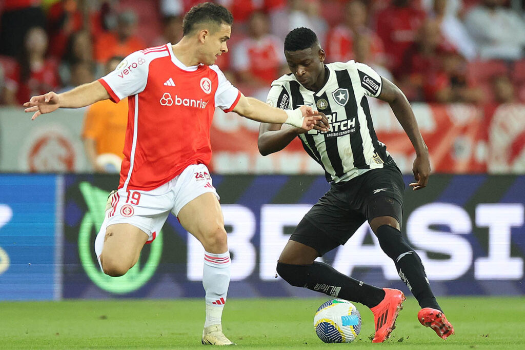 Botafogo vence Inter e fica a um empate do título botafogo-vence-inter-e-fica-a-um-empate-do-titulo
