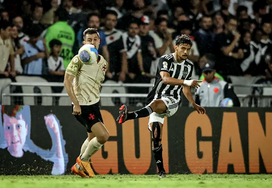 Vasco vence Atlético-MG em São Januário e garante vaga na Sul-Americana vasco-vence-atletico-mg-em-sao-januario-e-garante-vaga-na-sul-americana