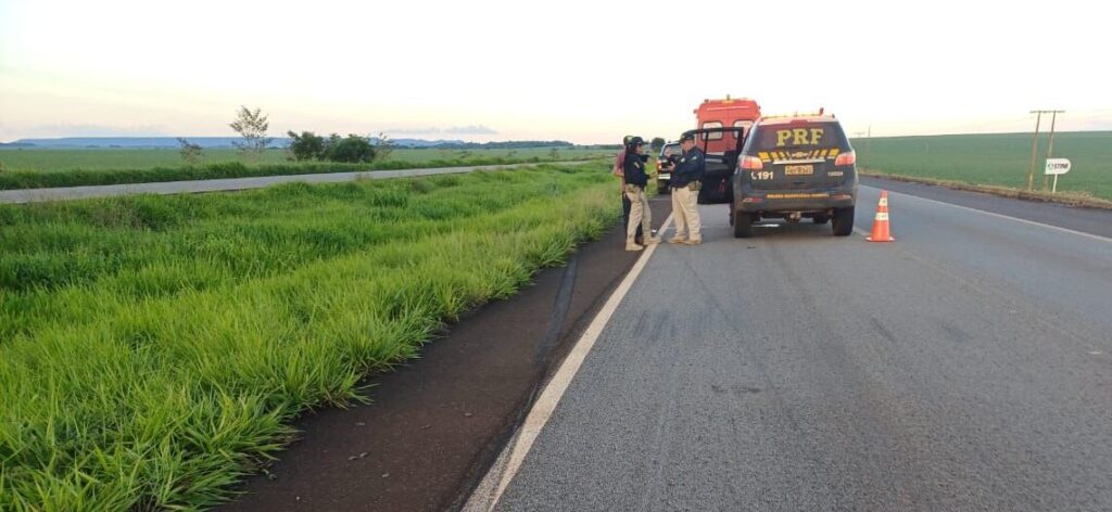 Acidente na BR-153, em Goiatuba, deixa 1 morto e 5 feridos acidente-na-br-153,-em-goiatuba,-deixa-1-morto-e-5-feridos