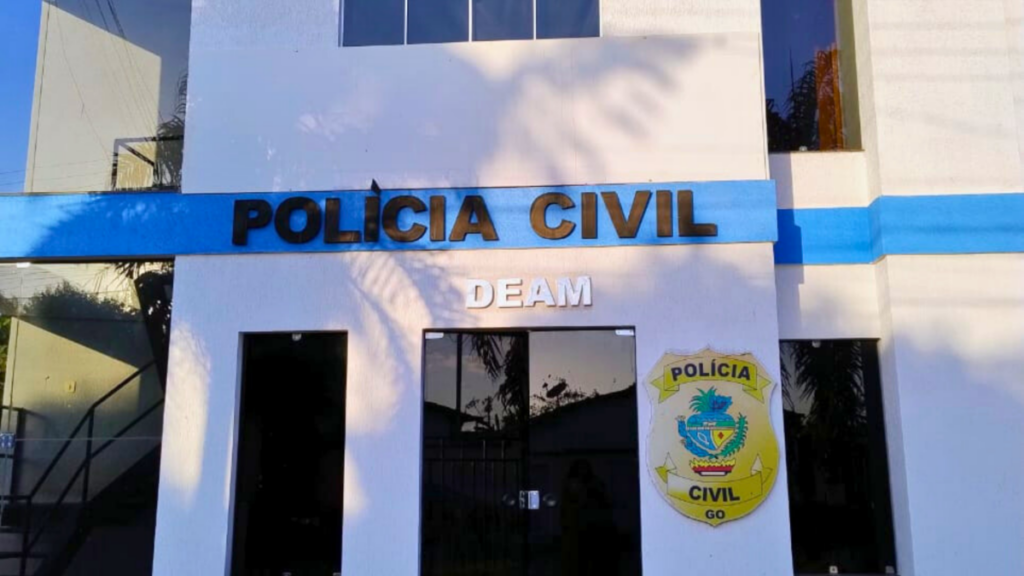 Trio é preso por roubo de celular de adolescente que mantinha relações com deputado trio-e-preso-por-roubo-de-celular-de-adolescente-que-mantinha-relacoes-com-deputado