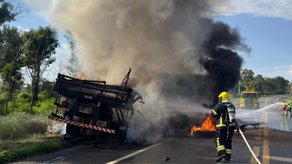 Acidente na BR-153 deixa quatro mortos e um ferido em Uruaçu acidente-na-br-153-deixa-quatro-mortos-e-um-ferido-em-uruacu