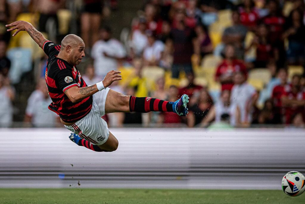 Jogo de despedida de Adriano Imperador termina com vitória do Flamengo jogo-de-despedida-de-adriano-imperador-termina-com-vitoria-do-flamengo
