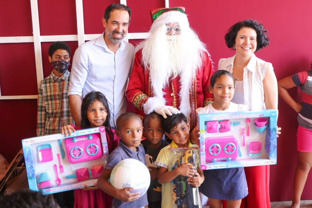 Senador Canedo celebra o Natal com distribuição de brinquedos senador-canedo-celebra-o-natal-com-distribuicao-de-brinquedos