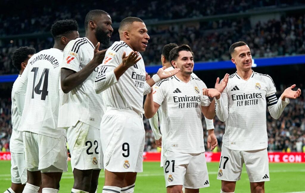 real-madrid-goleia-sevilla-em-show-no-bernabeu