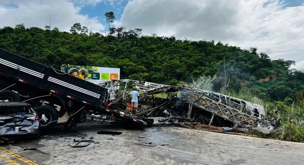 acidente-com-onibus-em-minas-gerais-mata-41-pessoas