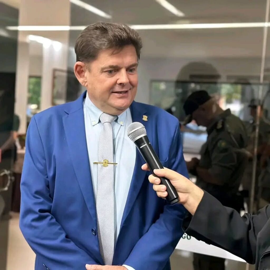 Presidente da Câmara de Vereadores de Porangatu, Edmilson Andrade reinaugura galeria dos ex-presidentes