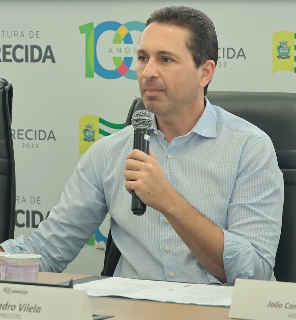 Leandro Vilela acusa Vilmar de pagar fornecedores em vez da folha de dezembro leandro-vilela-acusa-vilmar-de-pagar-fornecedores-em-vez-da-folha-de-dezembro