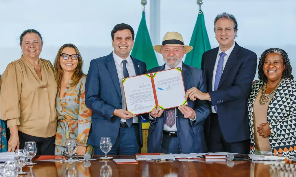 lula-sanciona-lei-que-restringe-uso-de-celulares-nas-escolas
