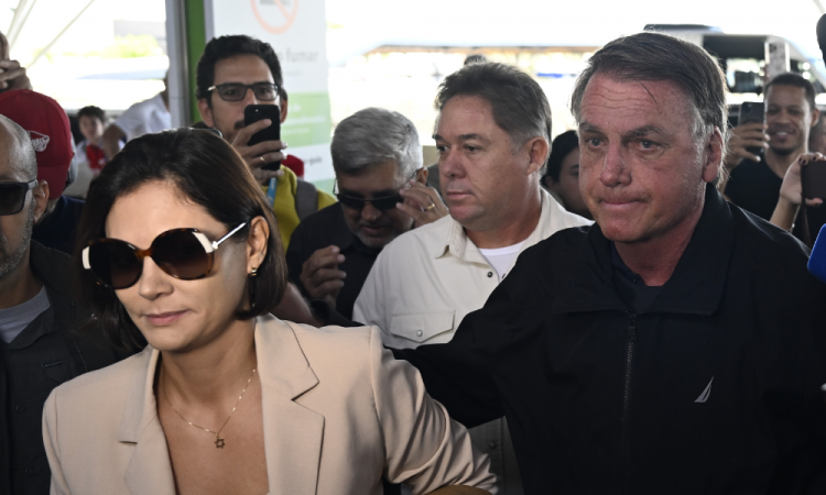 bolsonaro-chora-em-aeroporto-por-nao-poder-ir-a-posse-de-trump