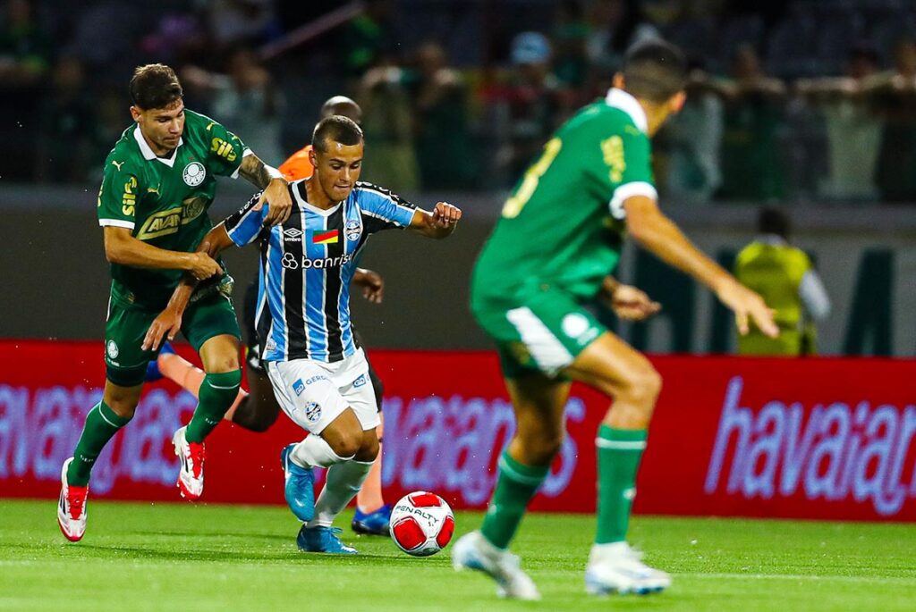 Grêmio vence o Palmeiras e se classifica para semifinal da Copinha gremio-vence-o-palmeiras-e-se-classifica-para-semifinal-da-copinha