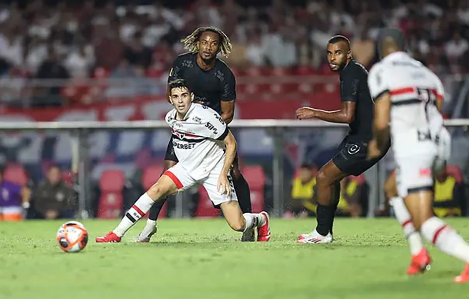 São Paulo atropela Corinthians no Morumbis e encerra série invicta do rival sao-paulo-atropela-corinthians-no-morumbis-e-encerra-serie-invicta-do-rival
