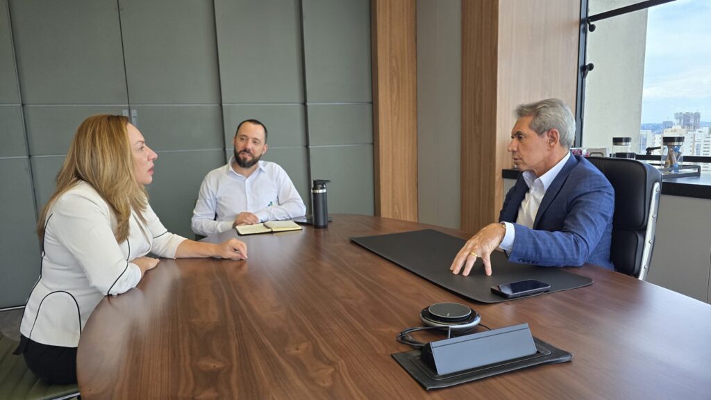 Adriana Accorsi visita Adial em gesto de aproximação com setor produtivo adriana-accorsi-visita-adial-em-gesto-de-aproximacao-com-setor-produtivo
