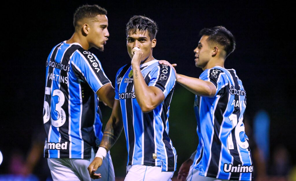 gremio-goleia-o-monsoon-e-mantem-100%-de-aproveitamento-no-gauchao