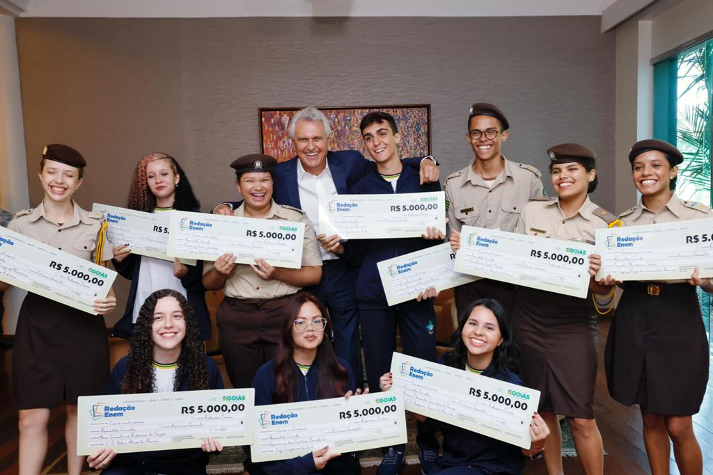governo-de-goias-premia-alunos-e-professores-por-desempenho-no-enem