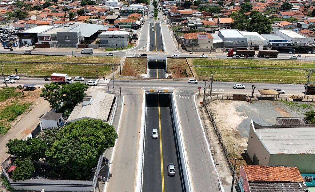 prefeitura-conclui-obras-e-libera-transito-no-viaduto-do-papillon-park,-em-aparecida
