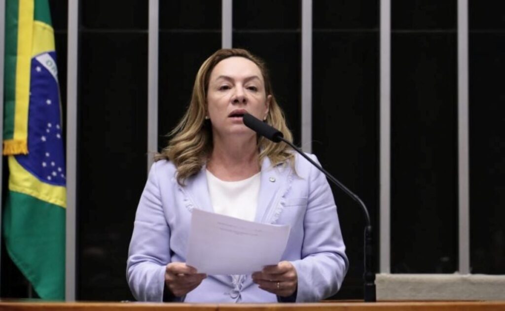 Câmara aprova projeto que pune escolas que recusarem matrícula de aluno; Adriana foi relatora camara-aprova-projeto-que-pune-escolas-que-recusarem-matricula-de-aluno;-adriana-foi-relatora