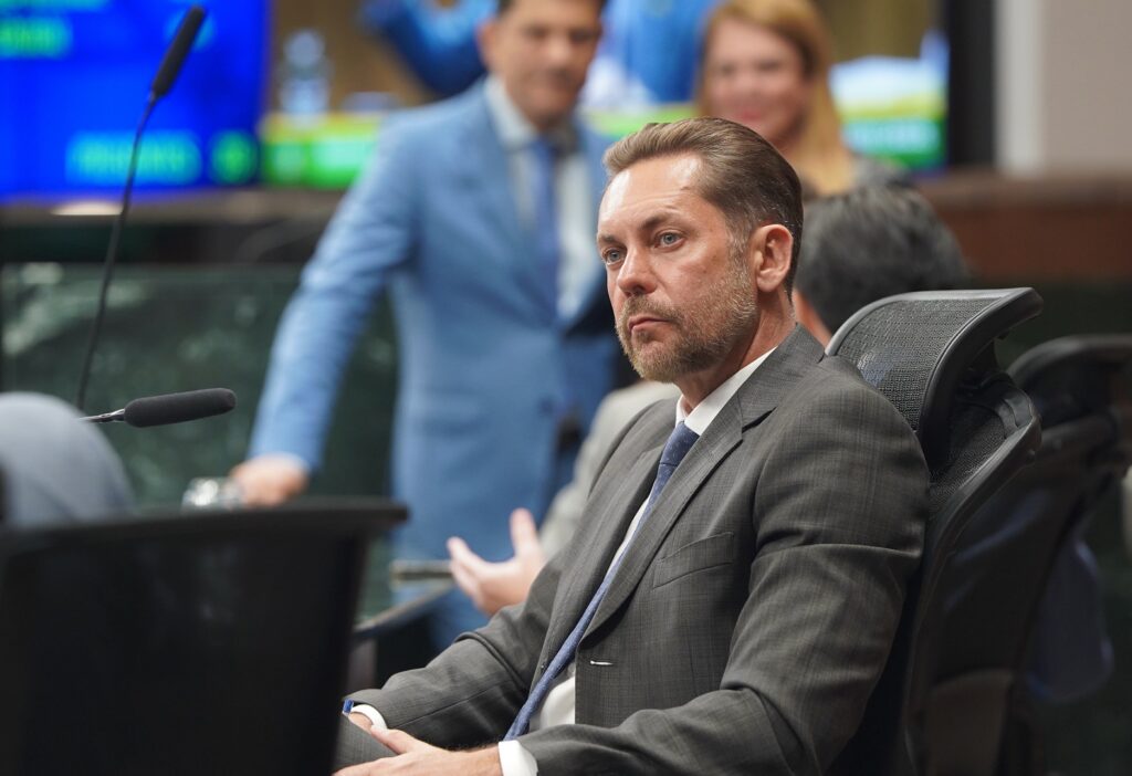 com-170-novos-cargos,-alego-ja-tem-mais-de-5-mil-comissionados
