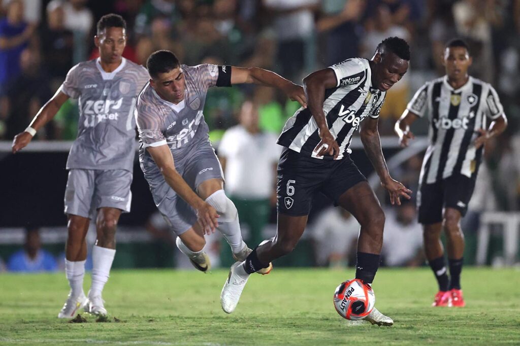 Botafogo empata com Boavista em jogo de retorno de Caçapa e estreia de Rwan Cruz botafogo-empata-com-boavista-em-jogo-de-retorno-de-cacapa-e-estreia-de-rwan-cruz