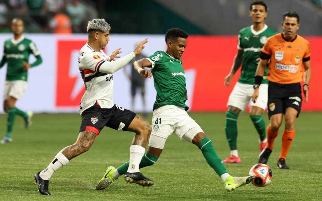 Palmeiras e São Paulo empatam em clássico tenso e deixam torcida alviverde frustrada palmeiras-e-sao-paulo-empatam-em-classico-tenso-e-deixam-torcida-alviverde-frustrada