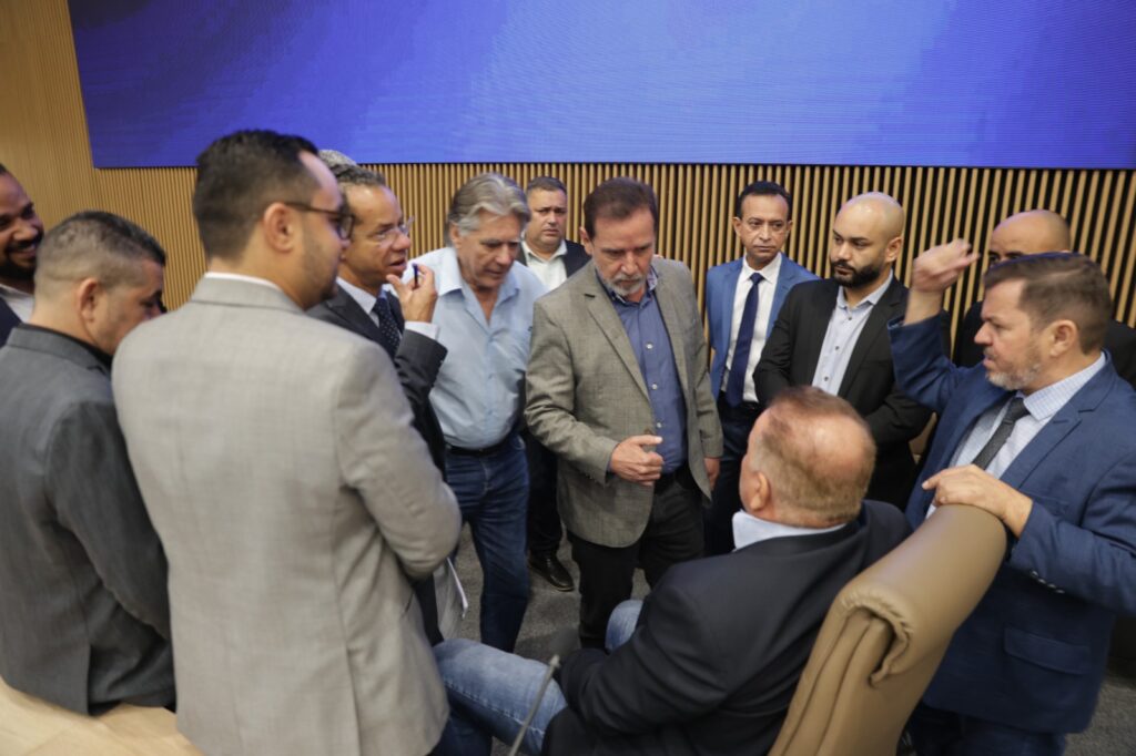 Vereadores de Aparecida pressionam Leandro Vilela por nomeações de aliados vereadores-de-aparecida-pressionam-leandro-vilela-por-nomeacoes-de-aliados