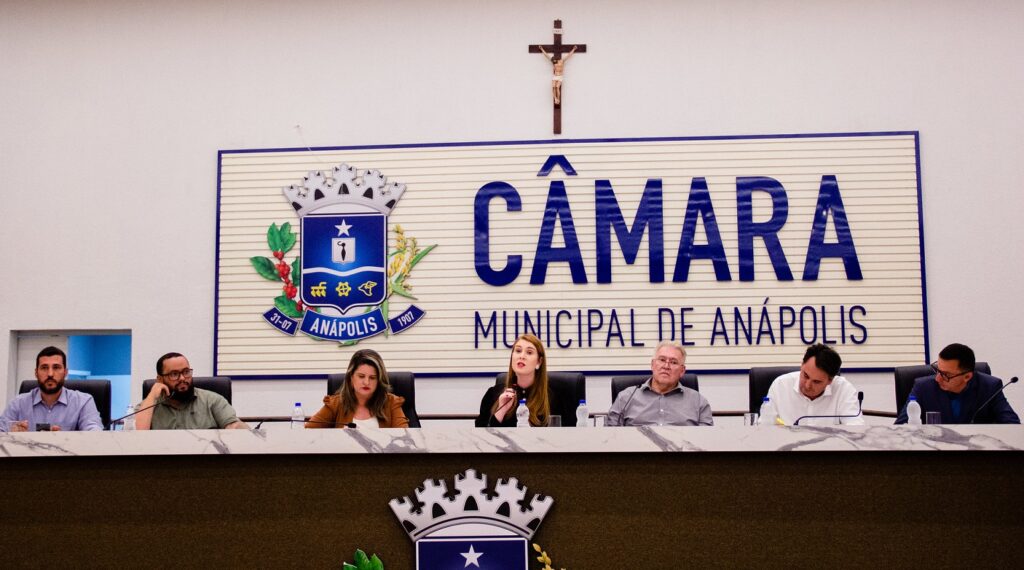 camara-de-anapolis-proibe-uso-de-celular-em-sala-de-aula