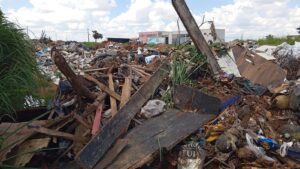 terreno-limpo-pela-prefeitura-volta-a-ser-alvo-de-descarte-de-lixo-em-aparecida