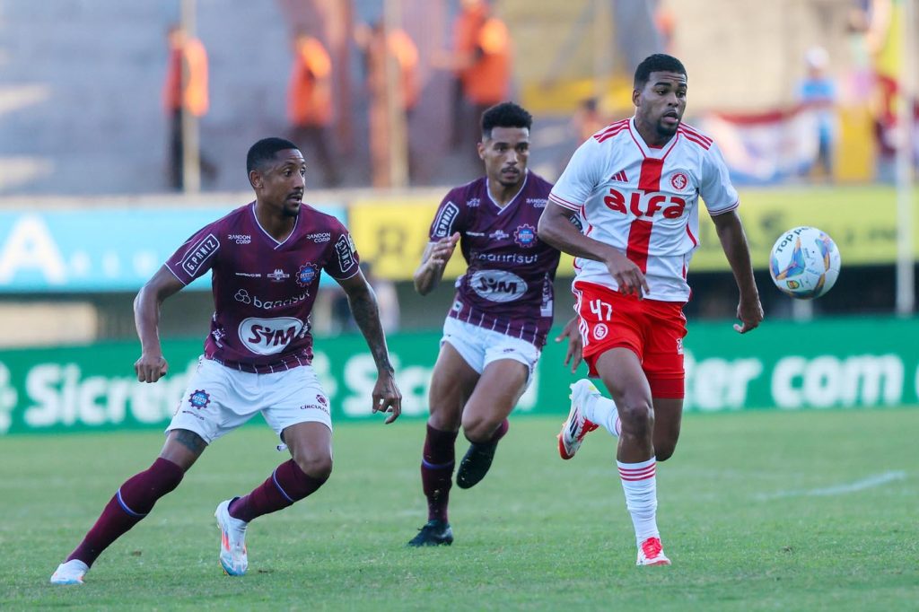 Inter abre vantagem e sai na frente por vaga na final do Gauchão inter-abre-vantagem-e-sai-na-frente-por-vaga-na-final-do-gauchao