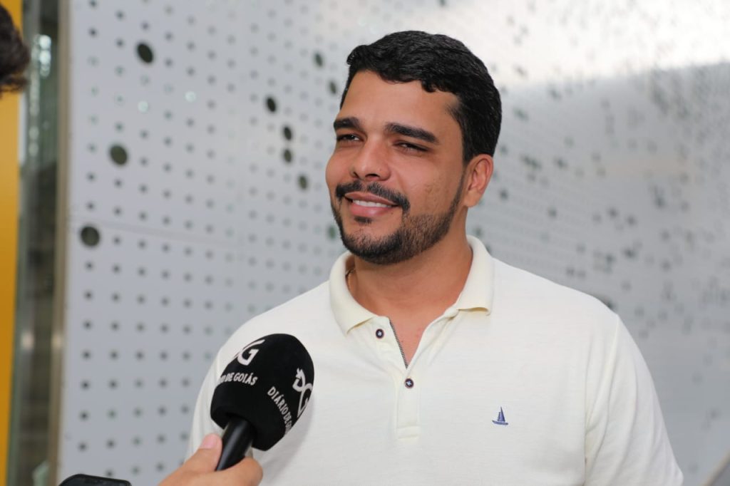 Prefeito de Trindade empossa quatro novos secretários prefeito-de-trindade-empossa-quatro-novos-secretarios