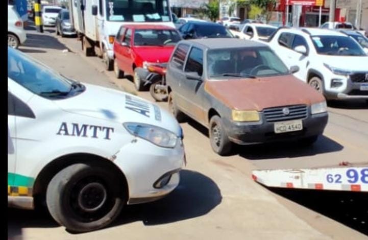 Veículo Abandonado é Removido pela AMTT Após Reclamações de Motoristas em Porangatu