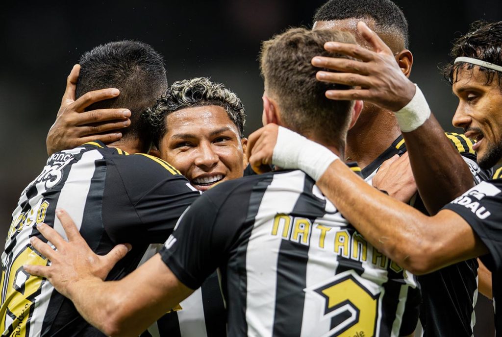 atletico-mg-goleia-o-manaus-e-avanca-na-copa-do-brasil