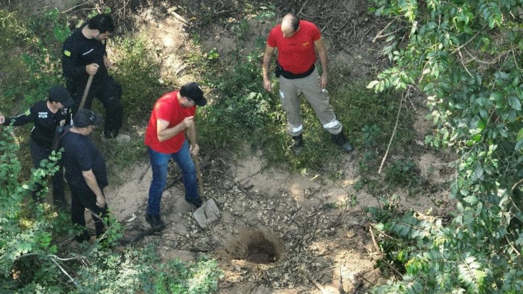 Tio é suspeito de ter assassinado família após disputa por terras tio-e-suspeito-de-ter-assassinado-familia-apos-disputa-por-terras