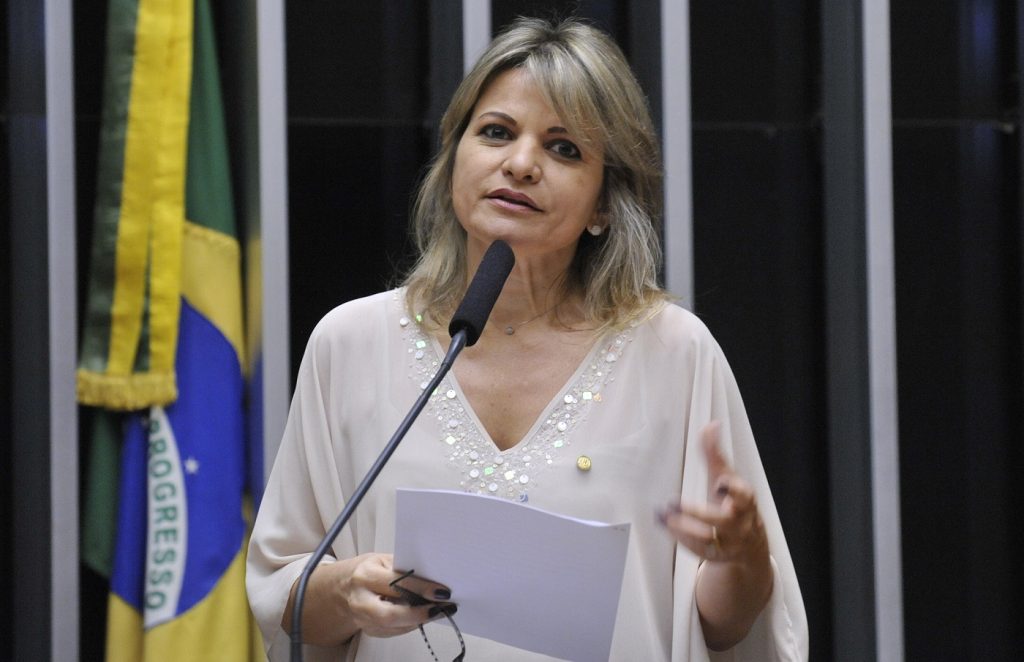 flavia-morais-e-reeleita-lider-da-bancada-goiana-no-congresso