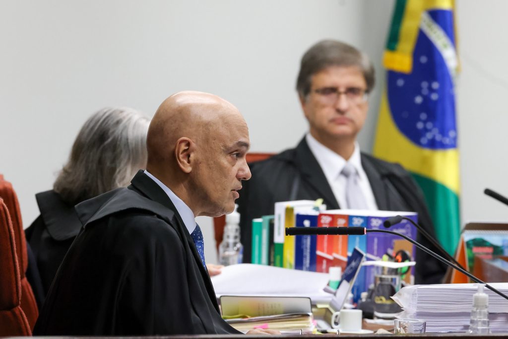 Moraes nega que STF esteja condenando ‘velhinhas com bíblia na mão’ moraes-nega-que-stf-esteja-condenando-‘velhinhas-com-biblia-na-mao’