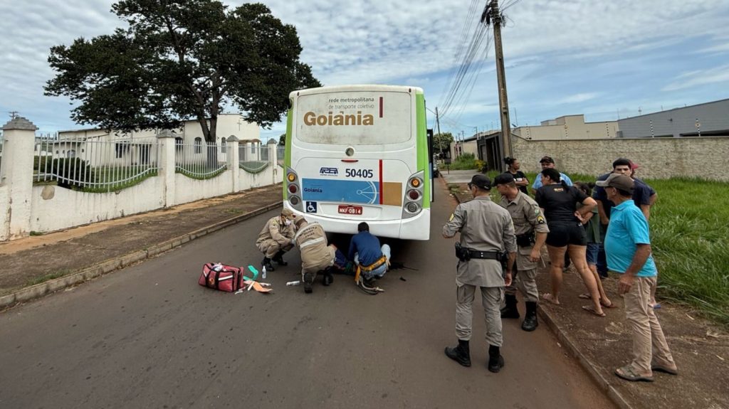Menino de 12 anos é atropelado por ônibus, em Nerópolis menino-de-12-anos-e-atropelado-por-onibus,-em-neropolis