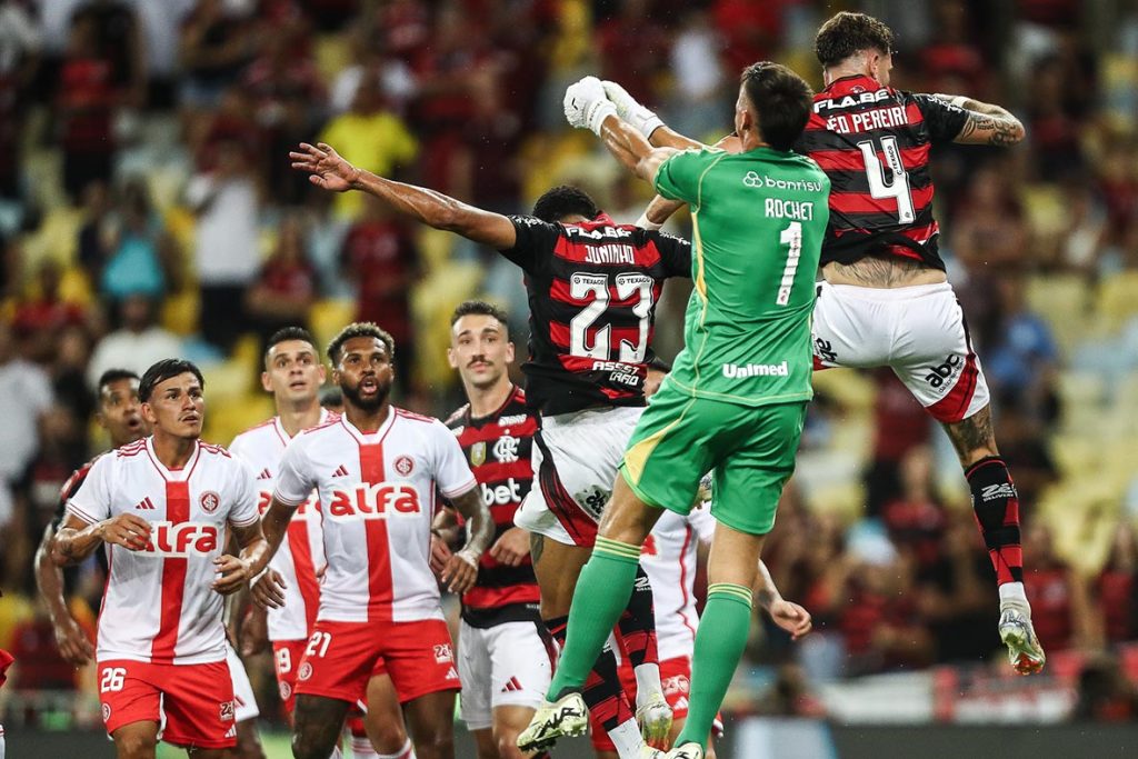 flamengo-estreia-no-brasileirao-com-empate-em-1-a-1-com-internacional 