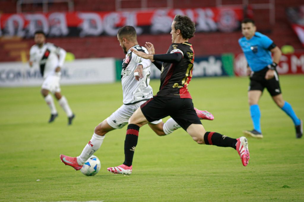 Vasco e Melgar empatam em 3 a 3 em noite de emoções na Copa Sul-Americana vasco-e-melgar-empatam-em-3-a-3-em-noite-de-emocoes-na-copa-sul-americana