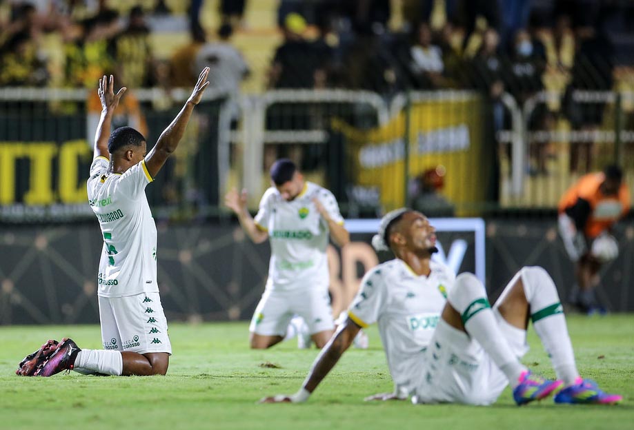 cuiaba-estreia-na-serie-b-com-vitoria-de-1-a-0-sobre-volta-redonda