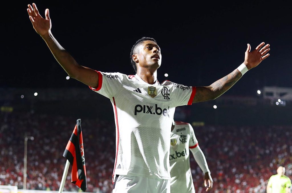 Flamengo vence o Vitória no Barradão pela segunda rodada do Brasileirão flamengo-vence-o-vitoria-no-barradao pela-segunda-rodada-do-brasileirao