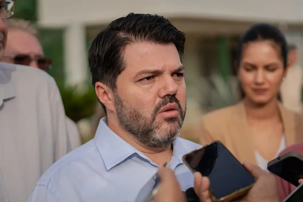 Prefeito de Anápolis é internado pela 3ª vez na UTI em 2025 prefeito-de-anapolis-e-internado-pela-3a-vez-na-uti-em-2025