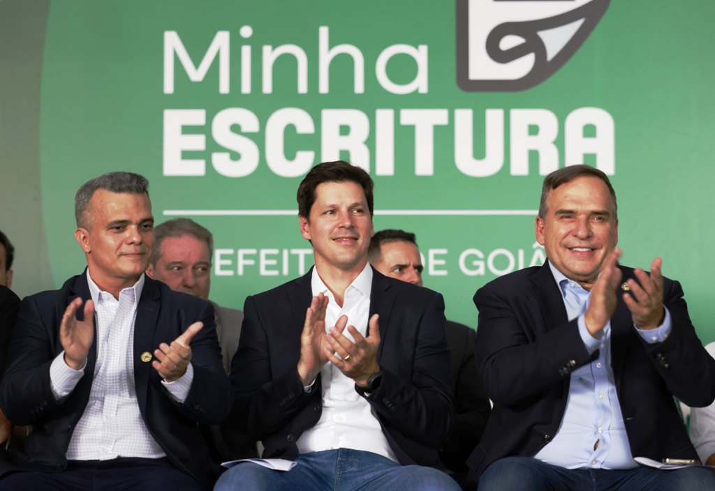 Daniel Vilela e Mabel entregam escrituras para moradores da capital daniel-vilela-e-mabel-entregam-escrituras-para-moradores-da-capital