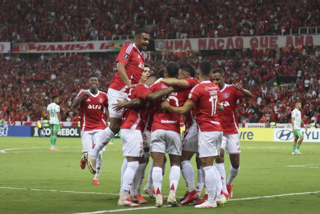 Internacional atropela Atlético Nacional com hat-trick de Alan Patrick na Libertadores internacional-atropela-atletico-nacional-com-hat-trick-de-alan-patrick-na-libertadores