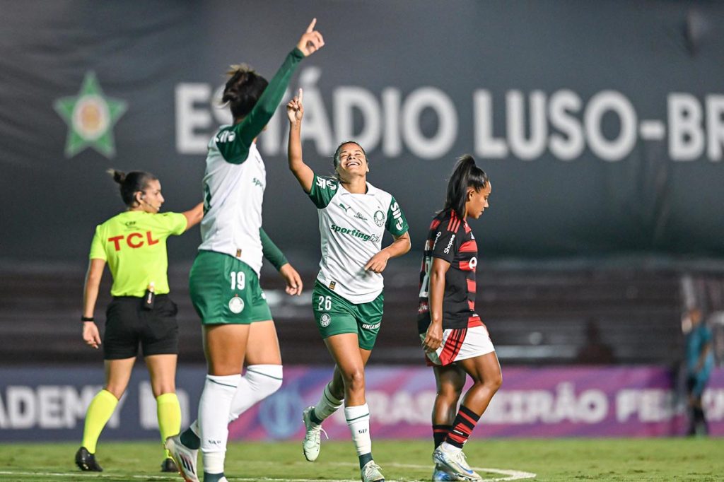 Palmeiras atropela o Flamengo e assume a liderança do Brasileirão Feminino palmeiras-atropela-o-flamengo-e-assume-a-lideranca-do-brasileirao-feminino