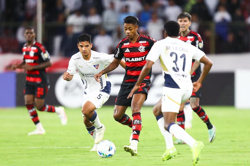 Flamengo empata com a LDU e complica situação na Libertadores flamengo-empata-com-a-ldu-e-complica-situacao-na-libertadores