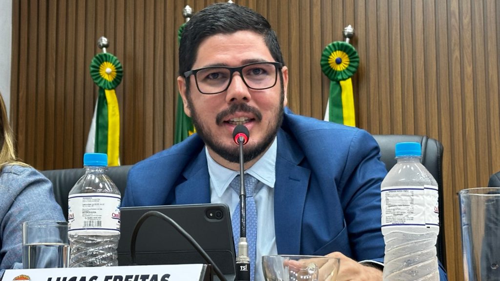 Lucas Freitas cobra limpeza de terrenos baldios no Setor Marlene Vaz para combater riscos à saúde pública