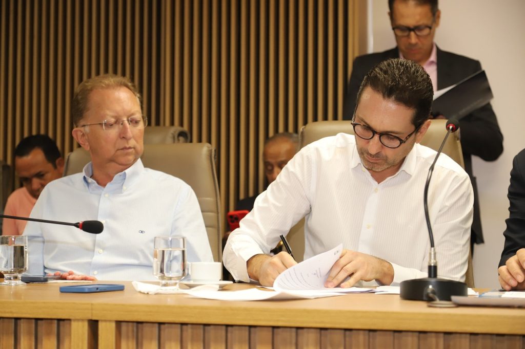 Prefeito de Aparecida reduz taxas e concede isenção de dívidas para feirantes prefeito-de-aparecida-reduz-taxas-e-concede-isencao-de-dividas-para-feirantes