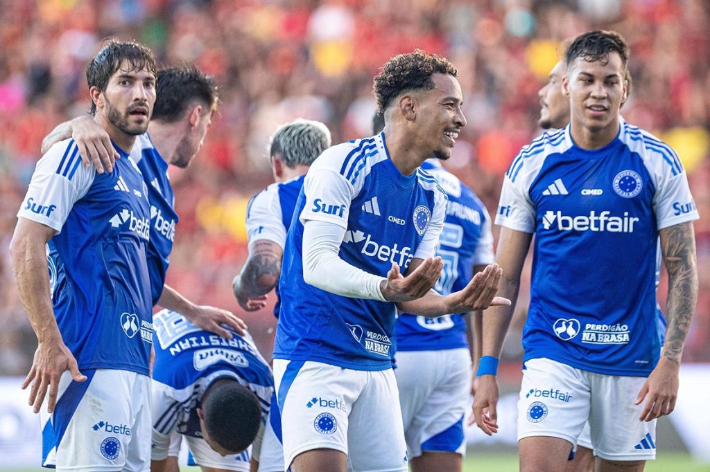 Cruzeiro dá show na Ilha do Retiro e goleia o Sport cruzeiro-da-show-na-ilha-do-retiro-e-goleia-o-sport