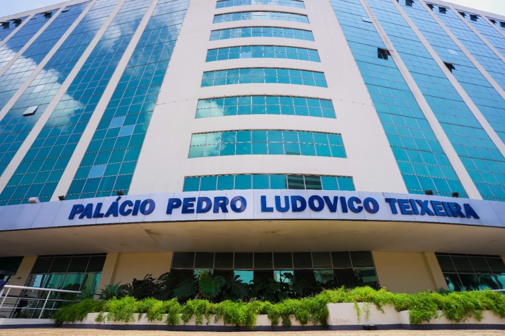 Governo de Goiás abre edital de auditor fiscal com 200 vagas e salário de R$ 28,5 mil governo-de-goias-abre-edital-de-auditor-fiscal-com-200-vagas-e-salario-de-r$-28,5-mil